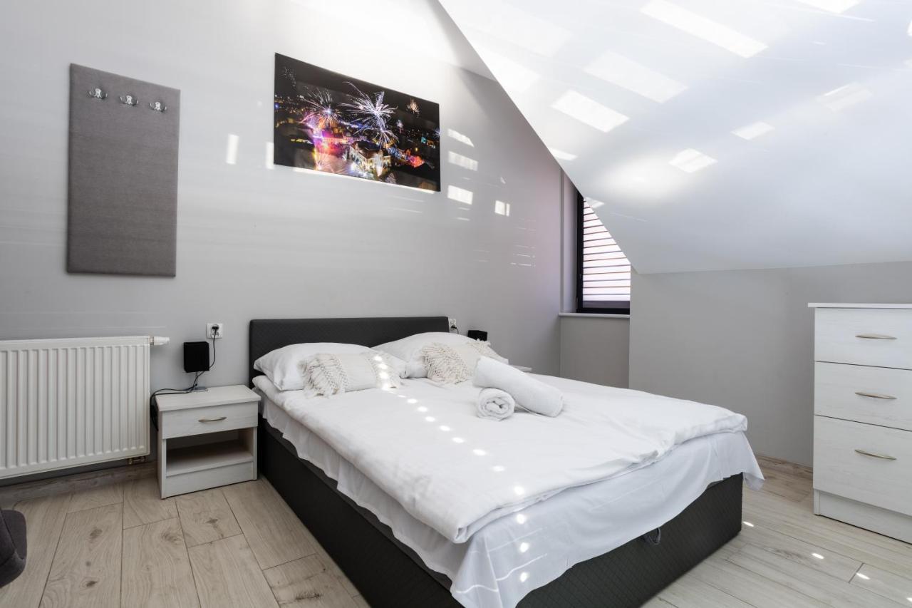 Noclegijarocin Bed & Breakfast Bagian luar foto